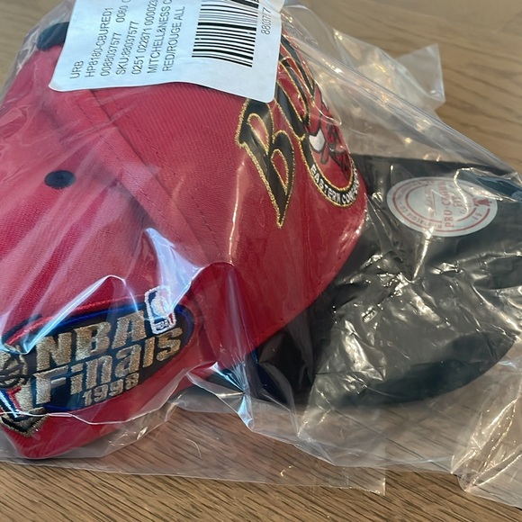 Mitchell & Ness Crown Chicago Bulls snapback hat - Picture 3 of 8